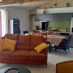 Renove Avec Piscine Chauffee Et Jardin Clos, A Proximite Des Plages Et De La Campagne Bio. - Fr-1-426-531 Feriehus