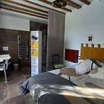 Renove Avec Piscine Chauffee Et Jardin Clos, A Proximite Des Plages Et De La Campagne Bio. - Fr-1-426-531 Feriehus
