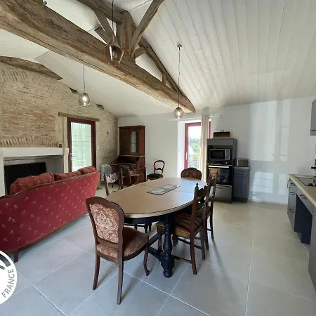 Renove Avec Piscine Chauffee Et Jardin Clos, A Proximite Des Plages Et De La Campagne Bio. - Fr-1-426-531 Holiday home