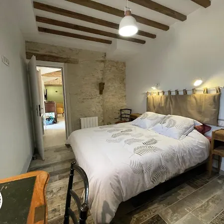 Renove Avec Piscine Chauffee Et Jardin Clos, A Proximite Des Plages Et De La Campagne Bio. - Fr-1-426-531 *