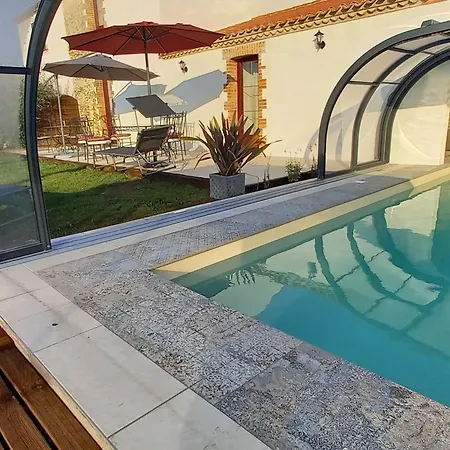 Renove Avec Piscine Chauffee Et Jardin Clos, A Proximite Des Plages Et De La Campagne Bio. - Fr-1-426-531 *