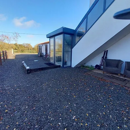 Renove Avec Piscine Chauffee Et Jardin Clos, A Proximite Des Plages Et De La Campagne Bio. - Fr-1-426-531