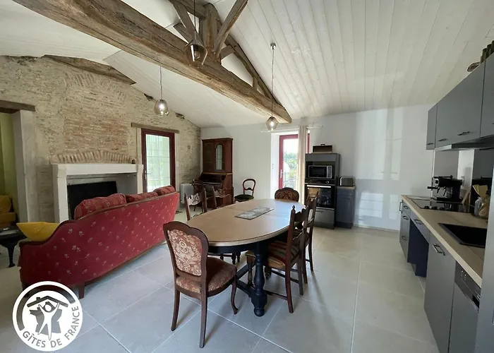 Renove Avec Piscine Chauffee Et Jardin Clos, A Proximite Des Plages Et De La Campagne Bio. - Fr-1-426-531 * Challans