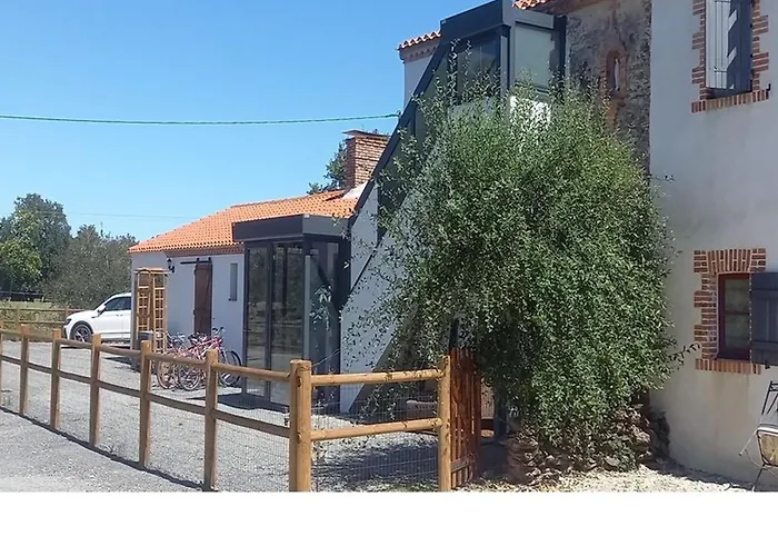 Renove Avec Piscine Chauffee Et Jardin Clos, A Proximite Des Plages Et De La Campagne Bio. - Fr-1-426-531 * Challans