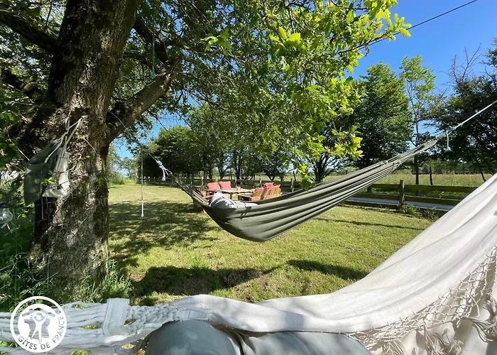 Renove Avec Piscine Chauffee Et Jardin Clos, A Proximite Des Plages Et De La Campagne Bio. - Fr-1-426-531