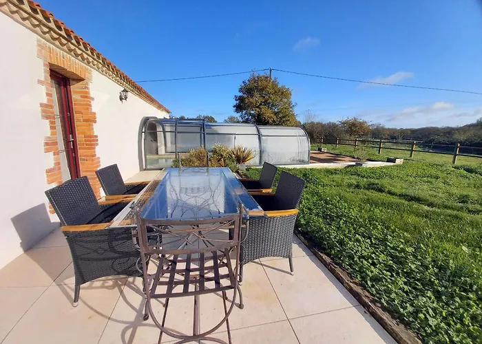 Renove Avec Piscine Chauffee Et Jardin Clos, A Proximite Des Plages Et De La Campagne Bio. - Fr-1-426-531 * Challans